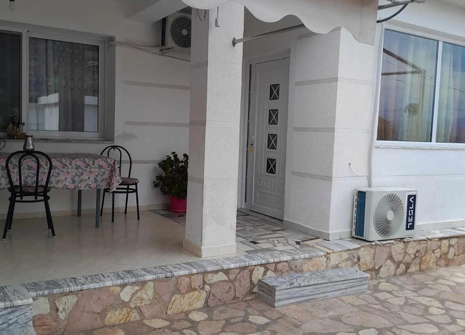 Flora'S Place Sarande 0*,