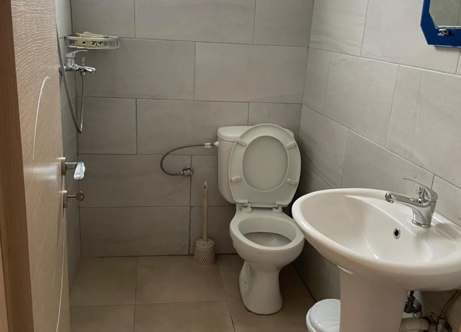 Flora'S Place Sarande