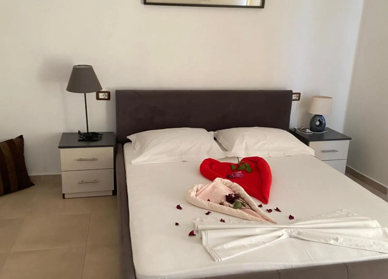 Flora'S Place Sarande